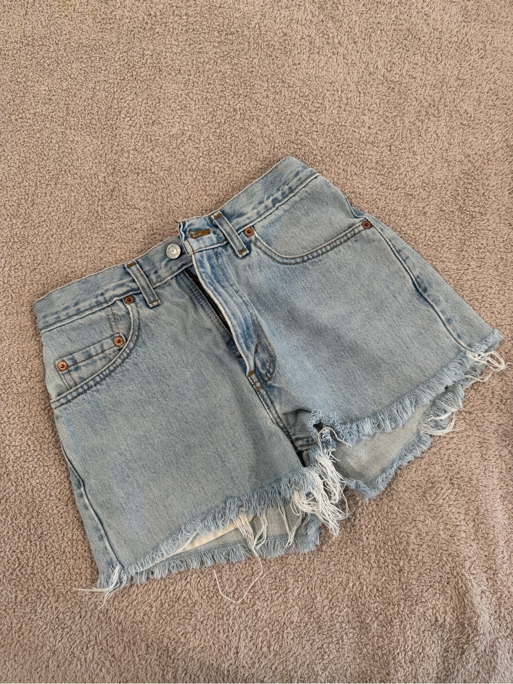 Levi’s 505 VINTAGE frayed Hem Women's Shorts